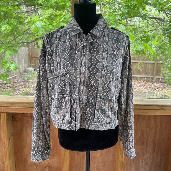 Blank NYC Women's Lightweight Snake Print Cropped Jacket Grey Size S - Picture 1 of 11